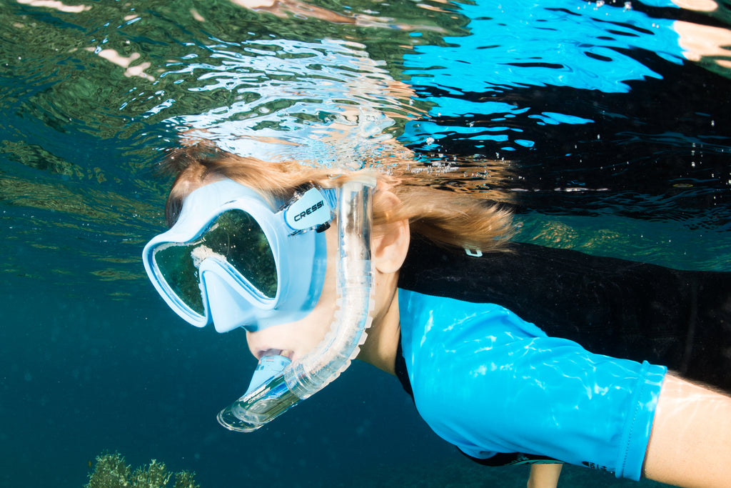 Máscara, snorkel e nadadeiras para mergulho